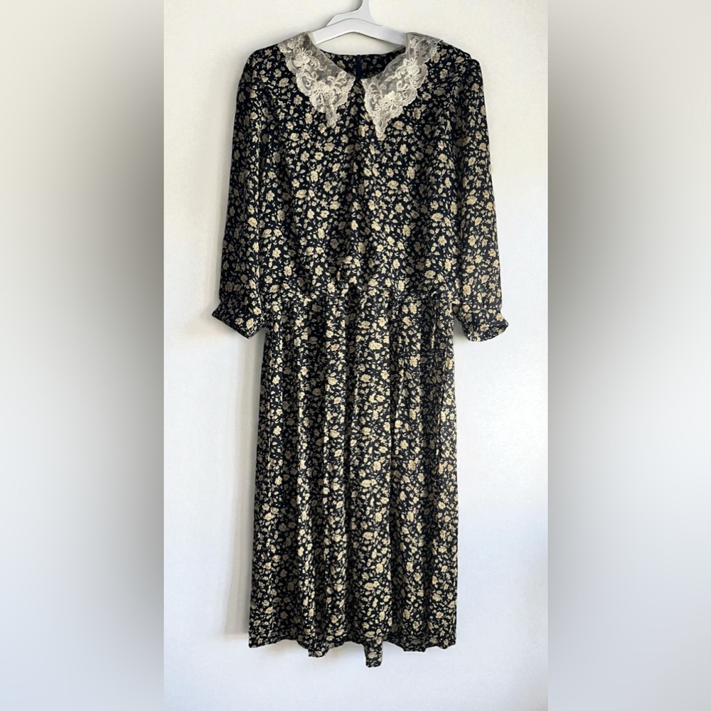Chic Black and Cream Floral Long Sleeve Dress